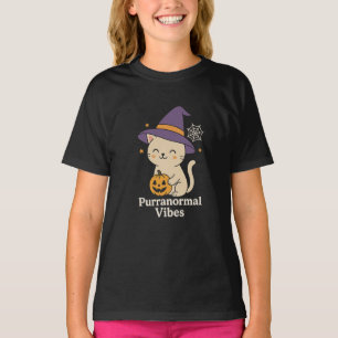 Camiseta Gato de Creme Fofo com Chapéu de Bruxa e Abóbora d