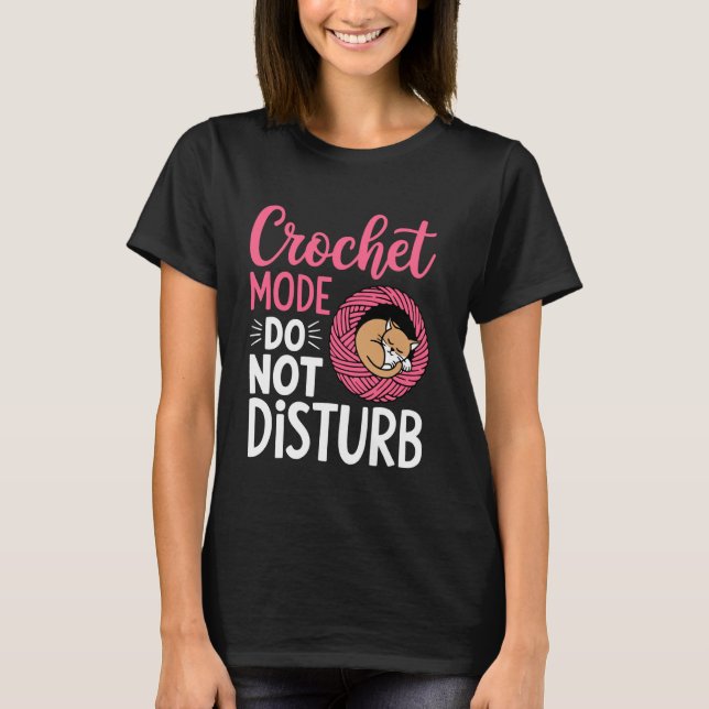 Camiseta Gato de Crochê Fazendo Crochê (Frente)