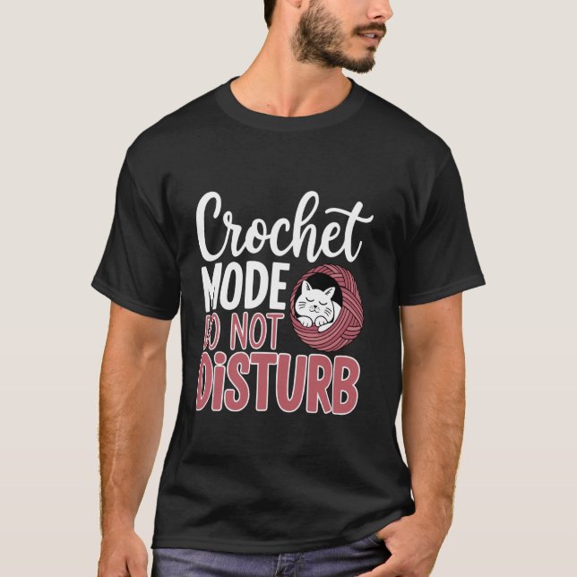 Camiseta Gato de Crochê Fazendo Crochê (Frente)