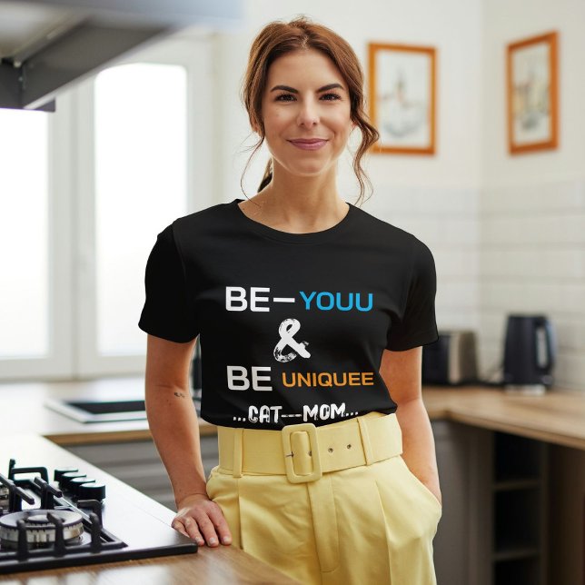 Camiseta Gato de Pet Preto Personalizado com Tipografia de  (Criador carregado)