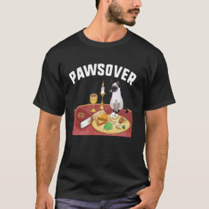 Camiseta Gato do Purim Pawsover Curiosamente Sentado à Mesa
