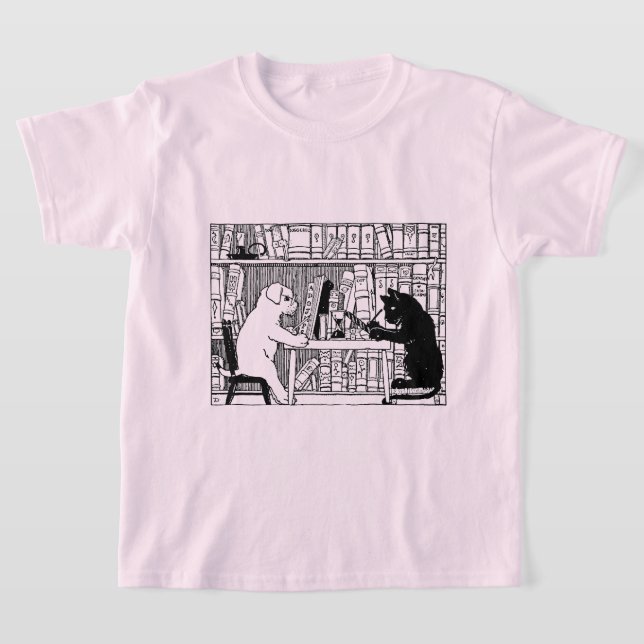 Camiseta Gato e Cão na Biblioteca (Postura )