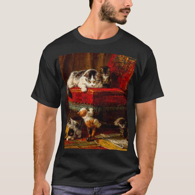 Camiseta Gato e Gatinhos Brincando com Cadeira (Frente)
