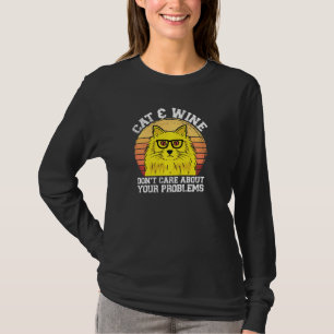 Camiseta Gato e Vinho Não Se Importam Com Você.
