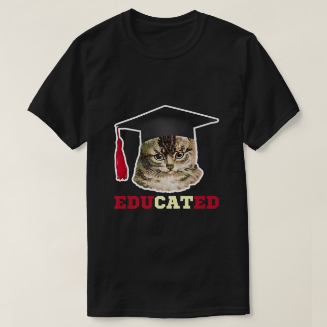 Camiseta Gato Educado em Presente de Formando Engraçado no  (Frente do Design)