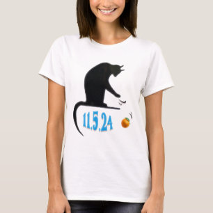 Camiseta Gato Engraçado Espetando Laranja Na Mesa Da Eleiçã