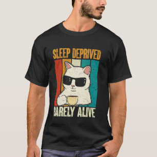 Camiseta Gato Engraçado Privado de Sono Quase Morto Frase A
