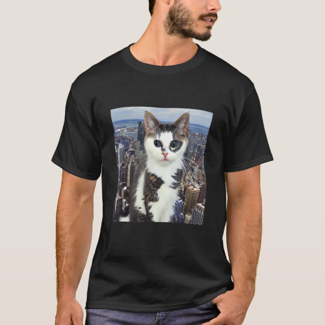 Camiseta Gato gigante em Manhattan Strange e Kitten Gatinho (Frente)