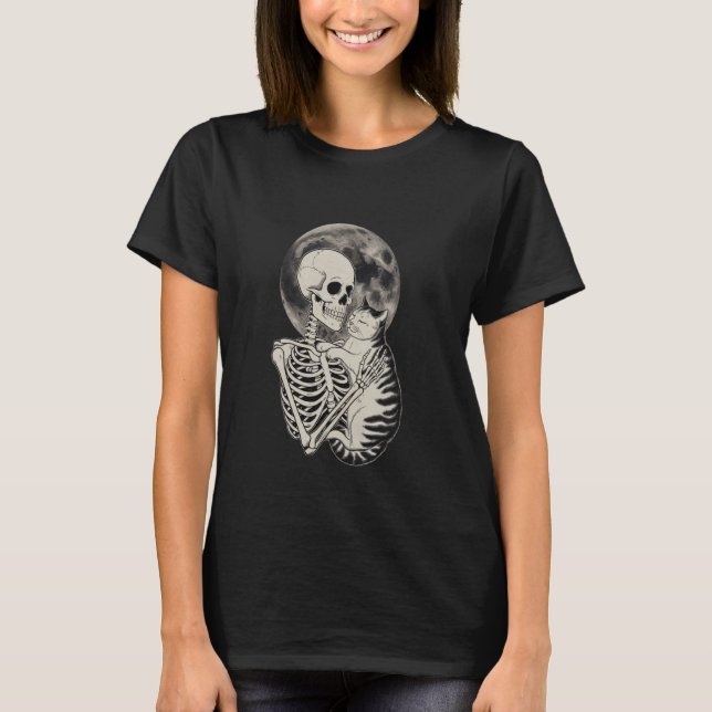 Camiseta Gato Gótico e Esqueleto Fofo Espooky Lua Halloween (Frente)
