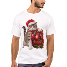 Gato Guardando um Enorme Enfeite de Natal