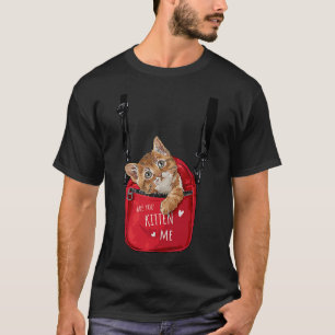 Camiseta Gato Marrom Fofo Em Bolsa Vermelha Para Levar Gato