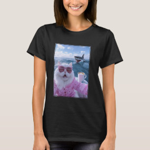 Camiseta Gato Meme em Iate com Tubarão por trás