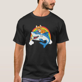 Camiseta Gato Montado em Tubarão Comendo Ovos Com Arco-Íris