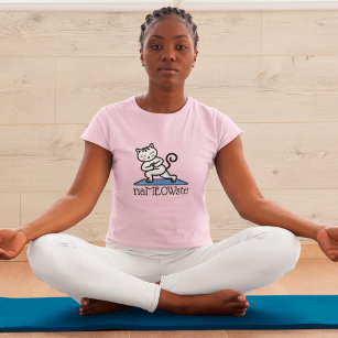 Camiseta Gato NaMEOWste numa dose meditante de ioga