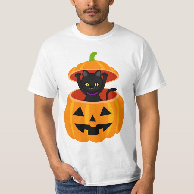 Camiseta " Gato Negro no Clipe de Abóbora do Halloween " (Frente)