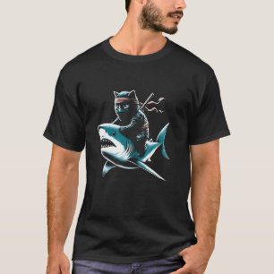 Camiseta Gato Ninja Montando Tubarão - Gráfico Engraçado de