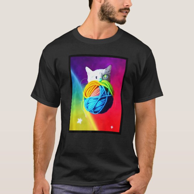 Camiseta Gato no Espaço segurando fio colorido (Frente)
