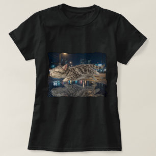 Camiseta Gato Persa Voador Reflexo da Cidade Noturna