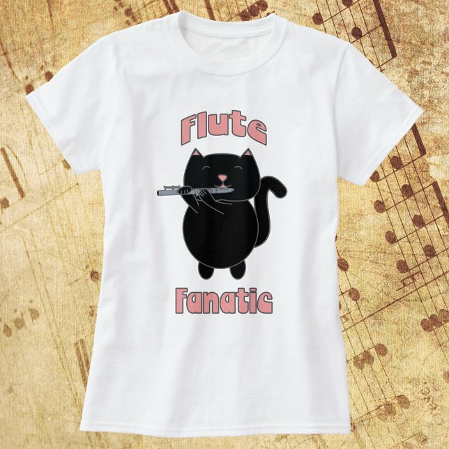 Camiseta Gato Preto Rosa Fanático Fluido (A tshirt that says flute fanatic with a black cat playing the flute.)