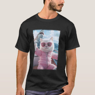 Camiseta Gato Relaxado Legal em um Iate com Tubarão Engraça