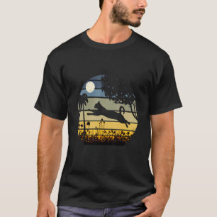 Camiseta Gato Saltando Em Um Campo De Flores Noite De Lua