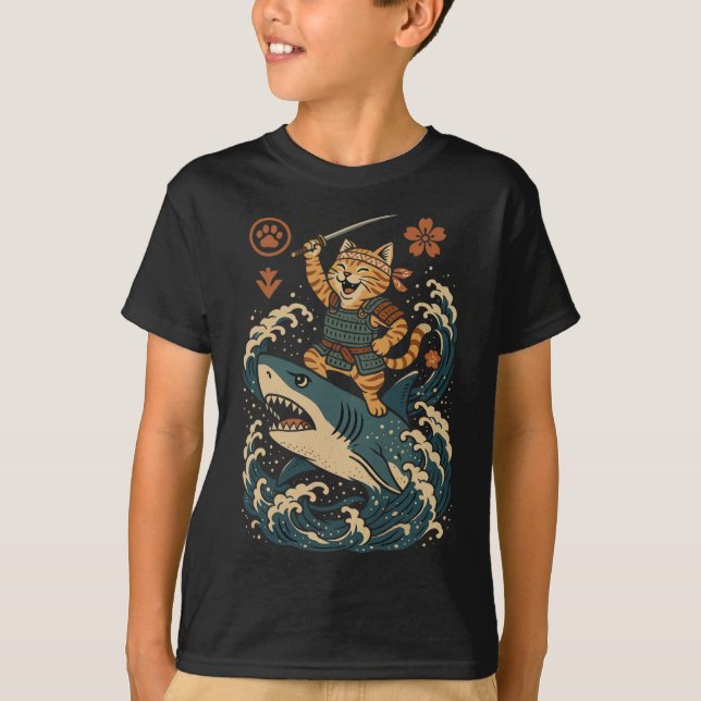 Camiseta Gato Samurai Inspirado em Ukiyo-e Surfando Ondas G (Frente)