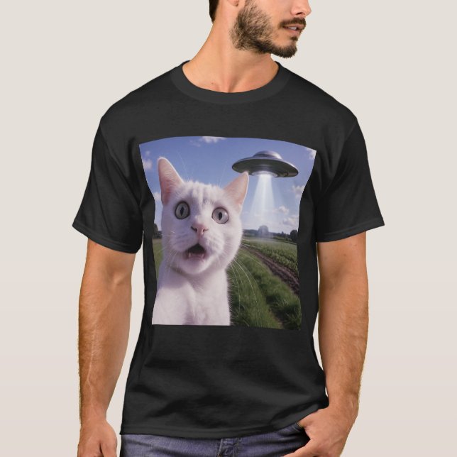 Camiseta Gato Selfie Com Disco Voador Alien (Frente)