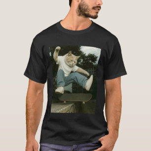 Camiseta Gato Skater no Meio do Truque em Cena de Rua