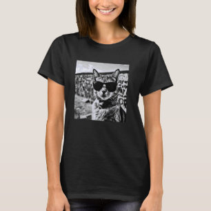 Camiseta Gato Usando Óculos de Sol no Muro de Berlim Aleman