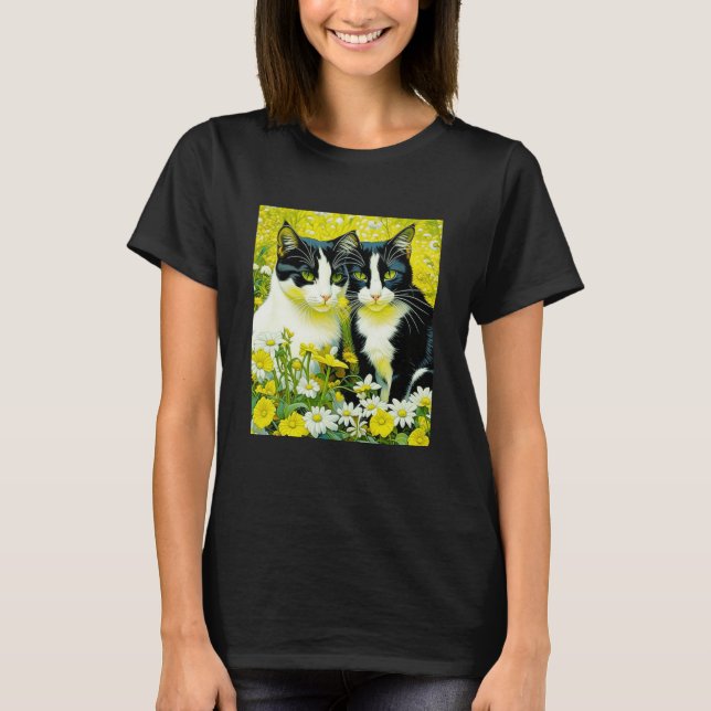 Camiseta Gatos Adoráveis sentados em um campo de Daisies (Frente)