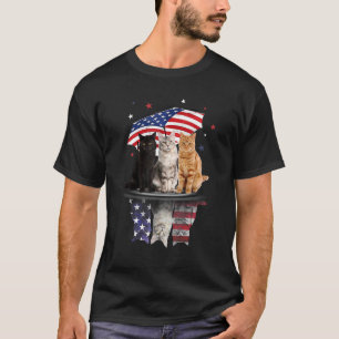 Camiseta Gatos Bonitos Sob O Guarda-Chuva Americano Em Rain