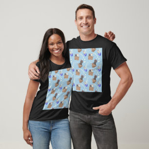 Camiseta Gatos na caixa e leite cai em azul