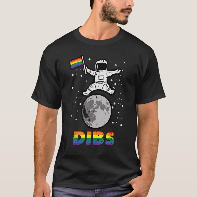 Camiseta Gay Astronauta Bandeira da Lua Dibs Orgulho do Arc (Frente)