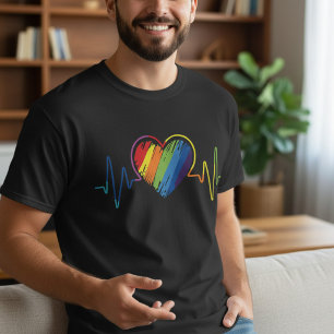 Camiseta Gay LGBT Batimento de Coração Moderno do Arco-Í