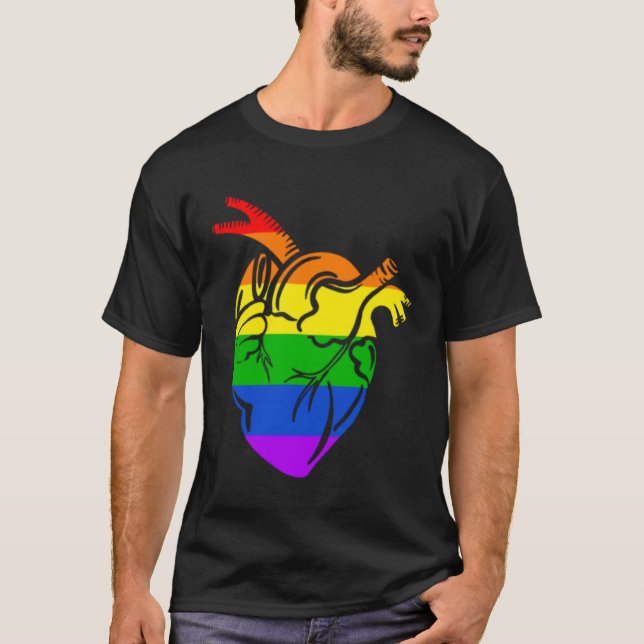 Camiseta Gay Pride Flag Heart LGBTQ Trans Lesbian Queer Pri (Frente)