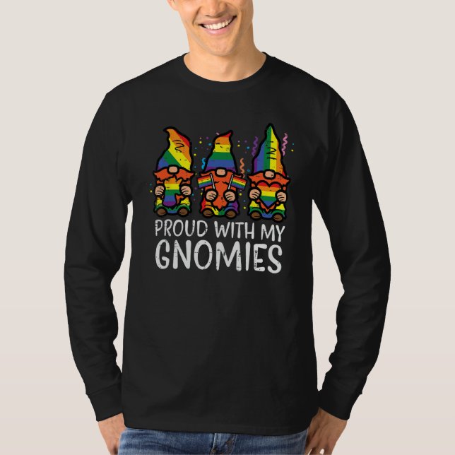 Camiseta Gay Pride Proud With Gnomies Rainbow Lgbt Gnome Me (Frente)