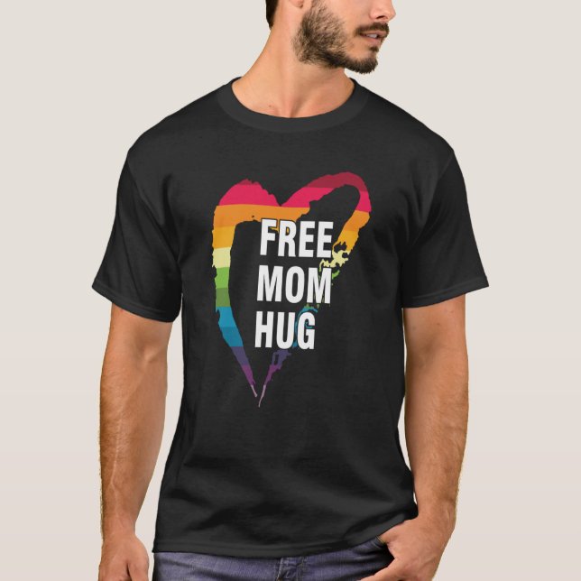 Camiseta Gay Pride with LGBT Free Mom Hugs Rainbow Flag Hea (Frente)