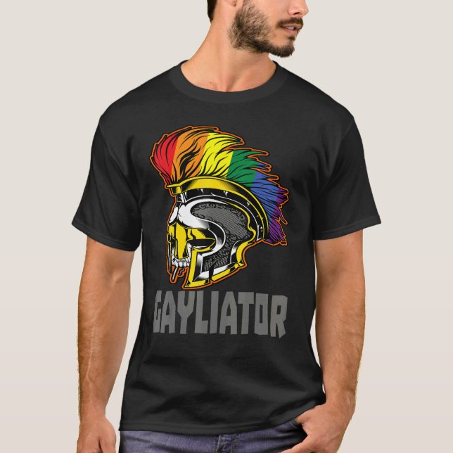 Camiseta Gayliator Sword Fighter Helmet with Rainbow Feathe (Frente)