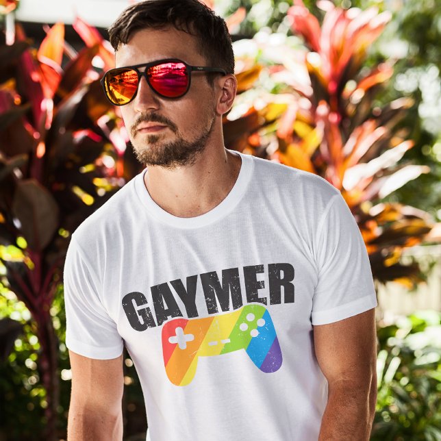 Camiseta Gaymer Legal LGBT (With some fancy word play the word “gaymer” presented in gay pride colors to help celebrate love.)