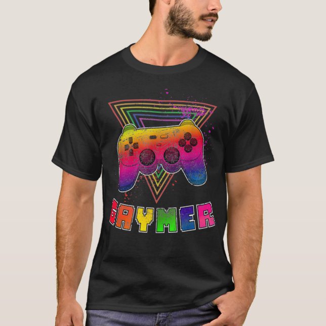 Camiseta Gaymer LGBTQ Gay Video Gamer Console Rainbow Strip (Frente)
