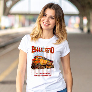 Camiseta GE ES44AC GEVO Locomotive e bandeira americana