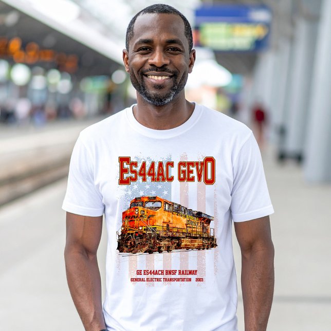 Camiseta GE ES44AC GEVO Locomotive e bandeira americana (Vintage GE ES44AC GEVO Diesel Locomotive. Mens Basic T-Shirt)
