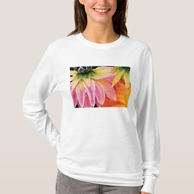 Camiseta Geada nas últimas flores do outono - Dalhia - (Frente)