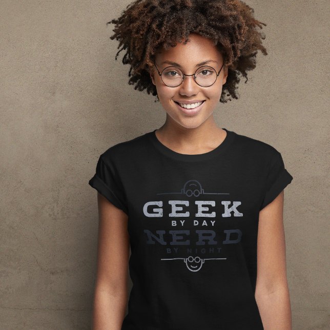Camiseta Geek por Nerd do Dia pela Noite (Criador carregado)