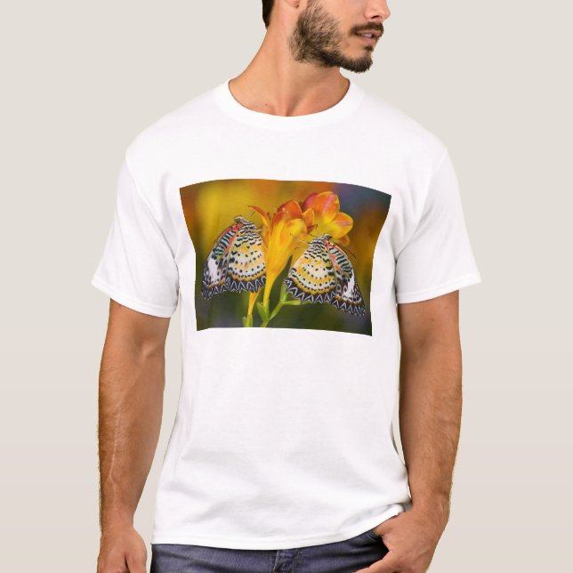 Camiseta Gêmeas Borboleta Tropicais (Frente)