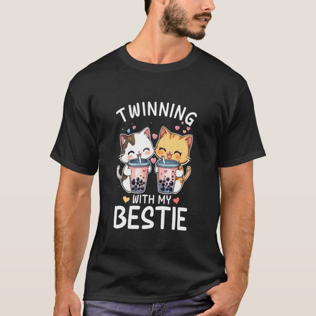 Camiseta Gêmeos de Gato com a Semana do Espírito das Minhas (Frente)