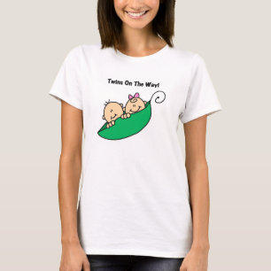 Camiseta Gêmeos do vagem de ervilha na maneira