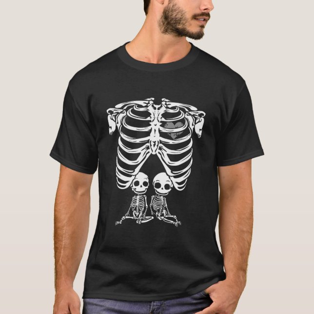 Camiseta Gêmeos Esqueleto Gravidez Grávida Halloween (Frente)
