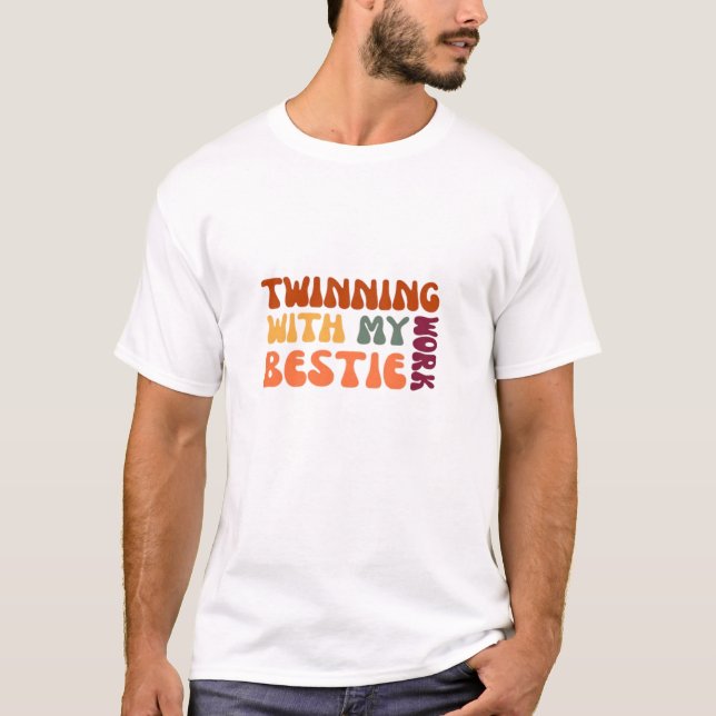 Camiseta Geminando com minha melhor base de trabalho - Engr (Frente)