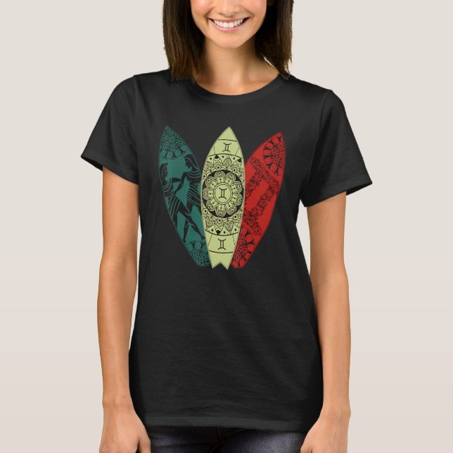 Camiseta Gemini Zodiac Sign Surfboard Surfing Horoscope (Frente)